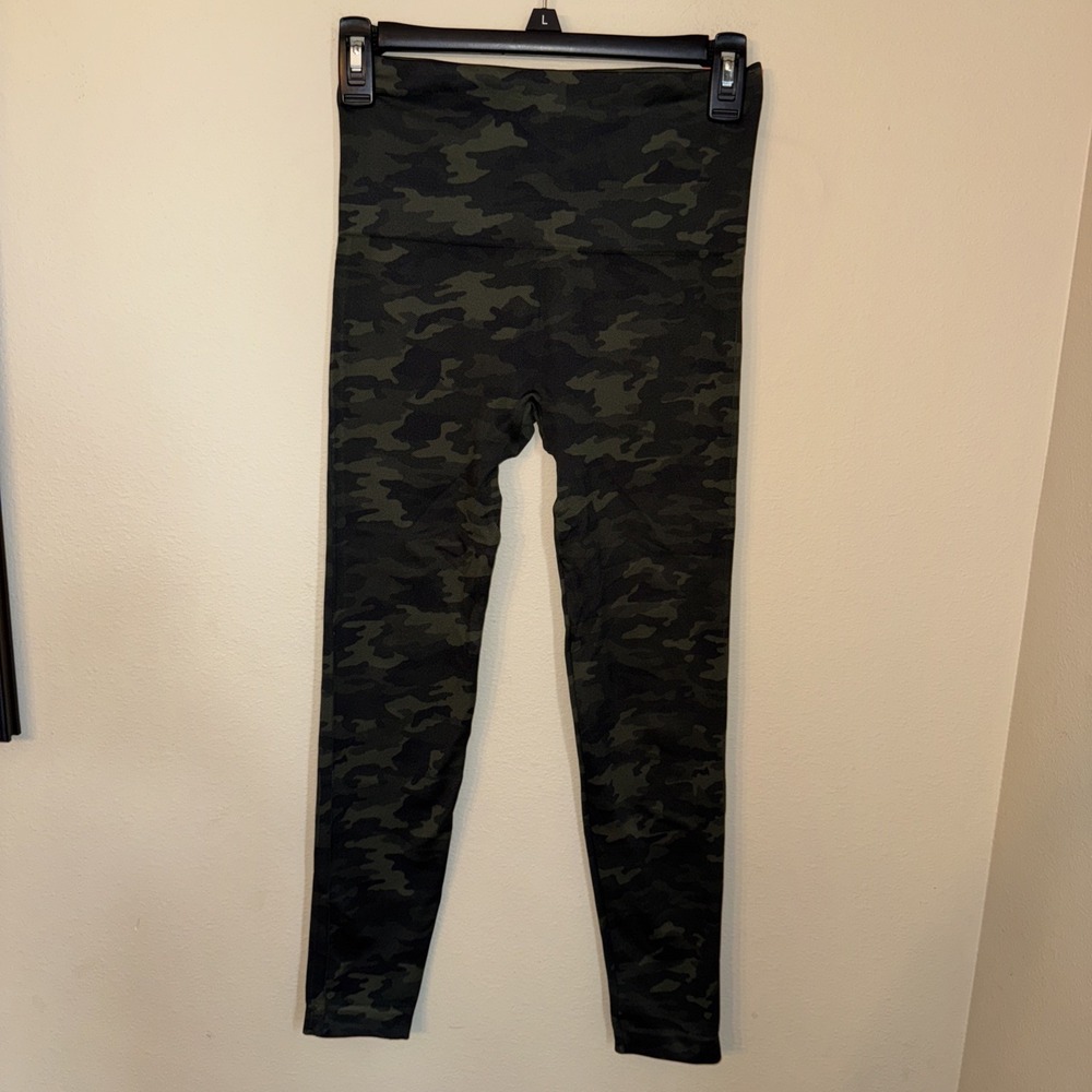 SPANX Look At Me Now Seamless Leggings Camo Green Women Small‎ Yoga Gym Pants
